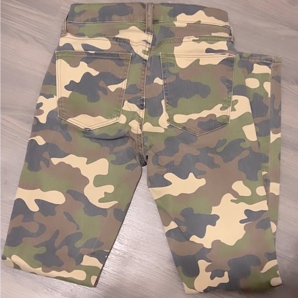 GAP jeans mid rise camo - Picture 2 of 13